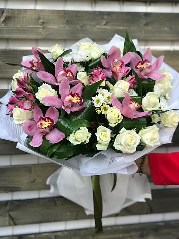 Букет цветов из: Розы и Хризантемы в Промышленной