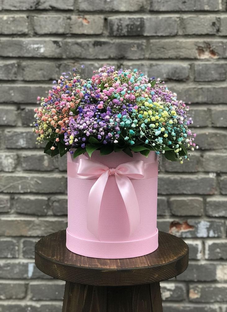 Цветочная композиция из Гипсофила и Розы в шляпной коробке в Промышленной