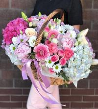 Композиция солнечный день в Промышленной Цветочная композиция из Розы, Хризантемы, Пионы и Лизиантусы в корзине в Промышленной