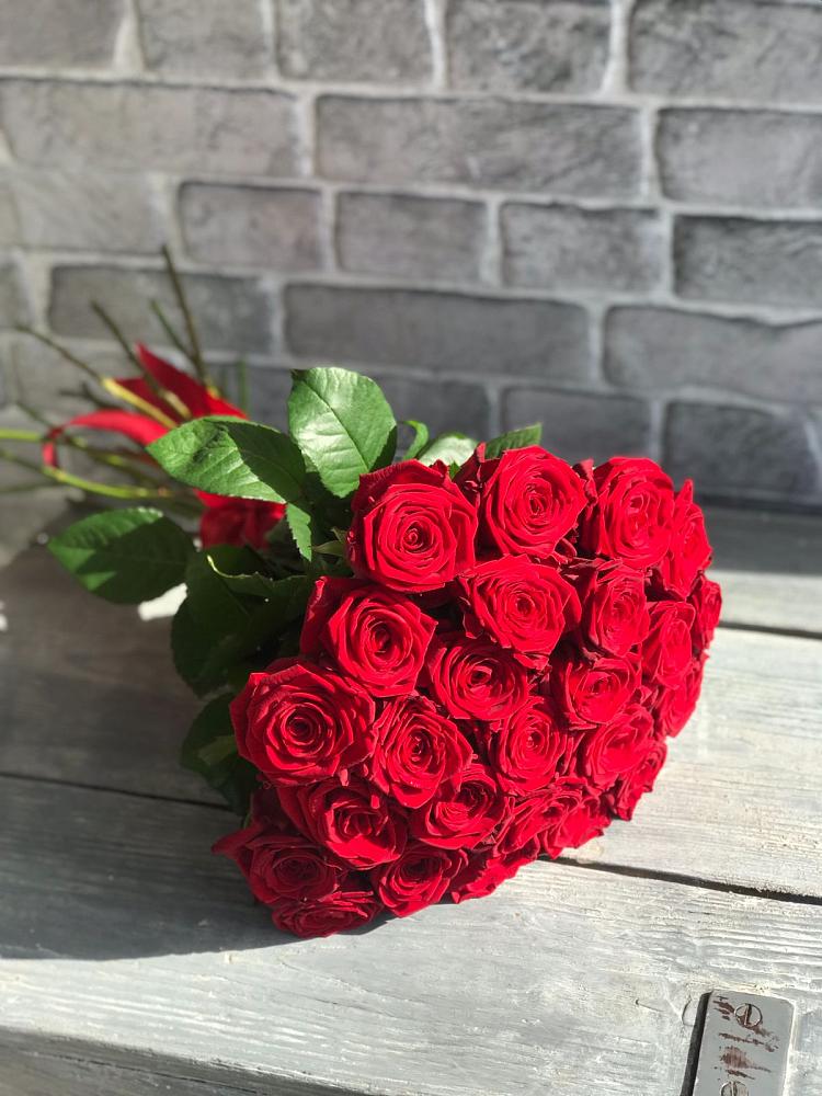 Букет Красные розы Фридом в Промышленной