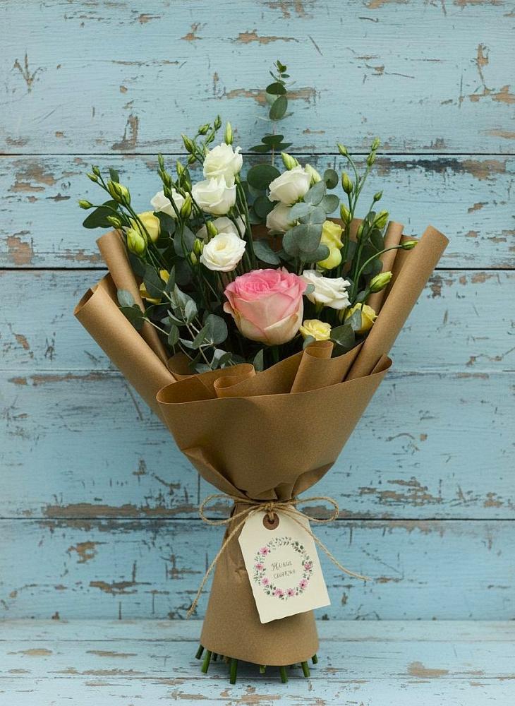 Букет цветов из: Розы и Лизиантусы в Промышленной