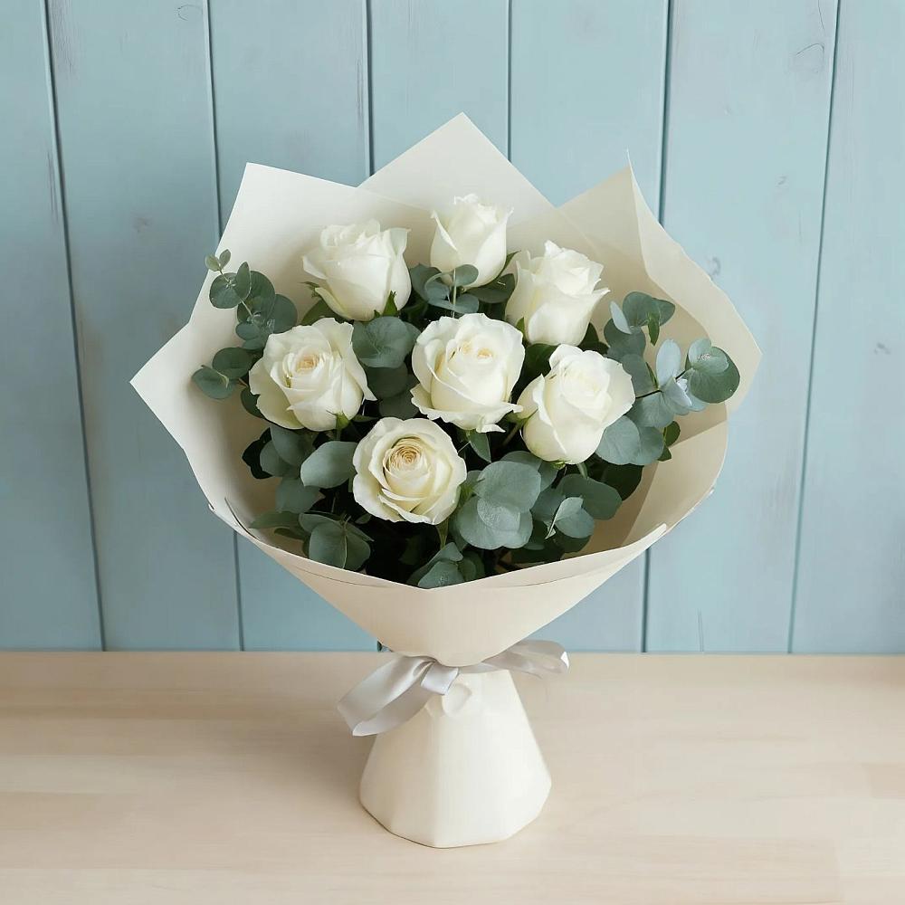 Букет Белые розы в Эвкалипте в Промышленной