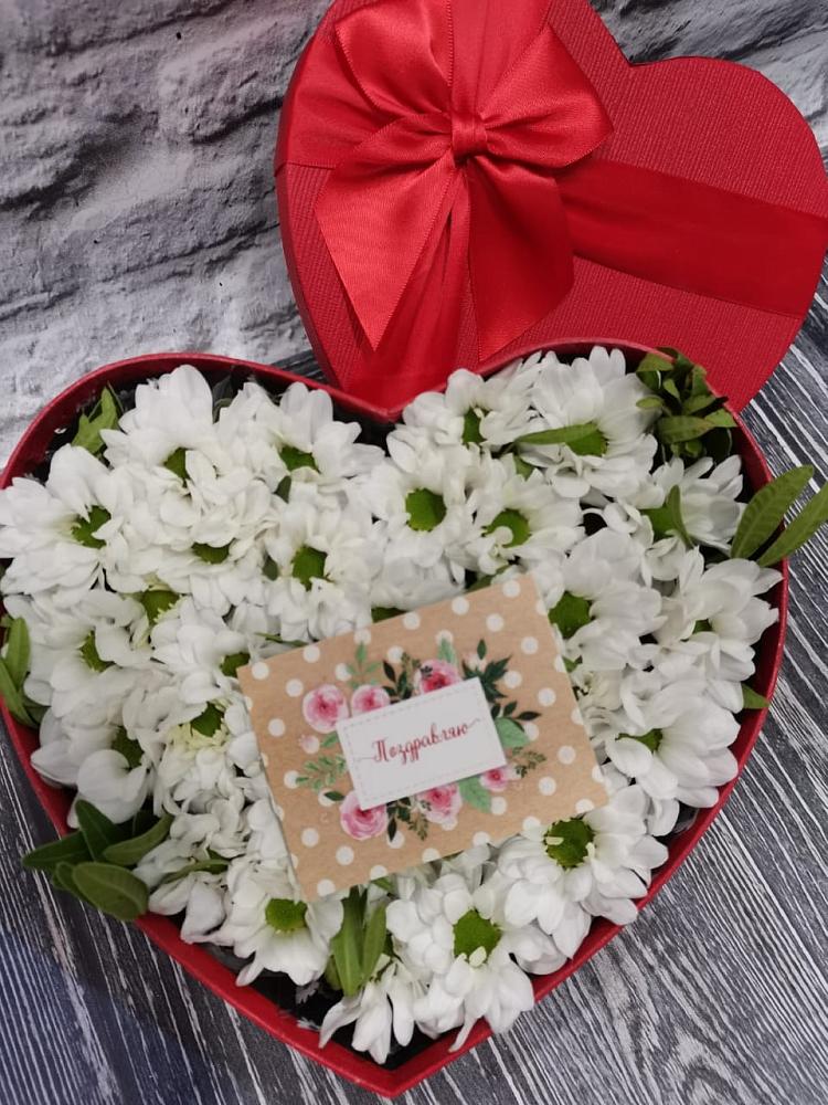 Цветочная композиция из Хризантемы в виде сердца в Промышленной