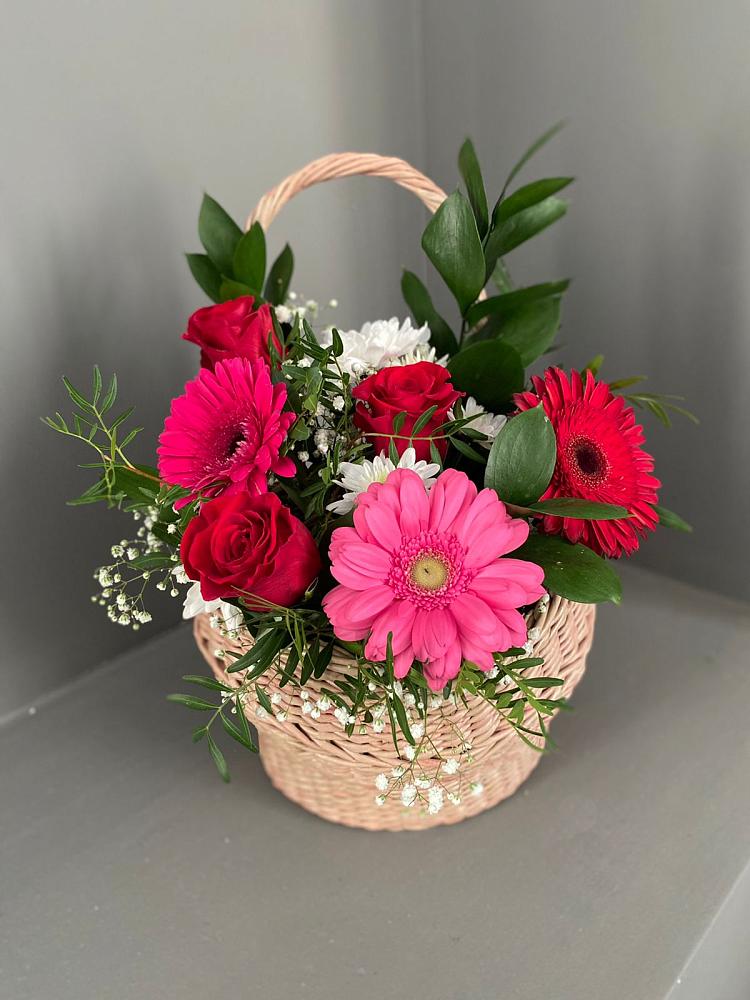 Цветочная композиция из Розы, Хризантемы и Герберы в корзине в Промышленной