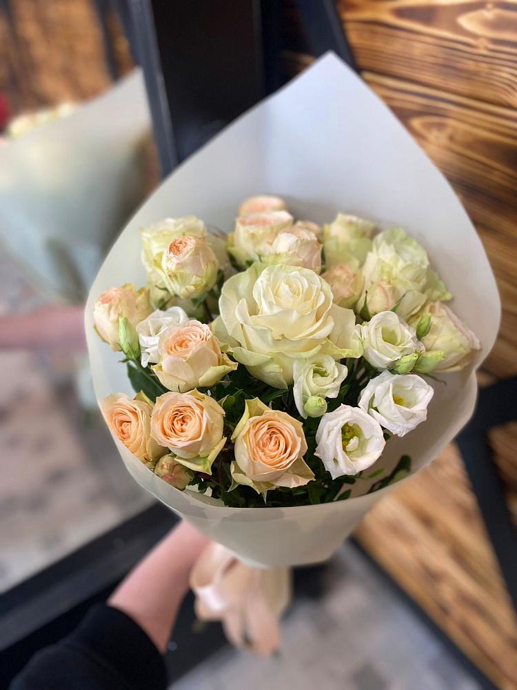 Букет цветов из: Розы и Лизиантусы в Промышленной